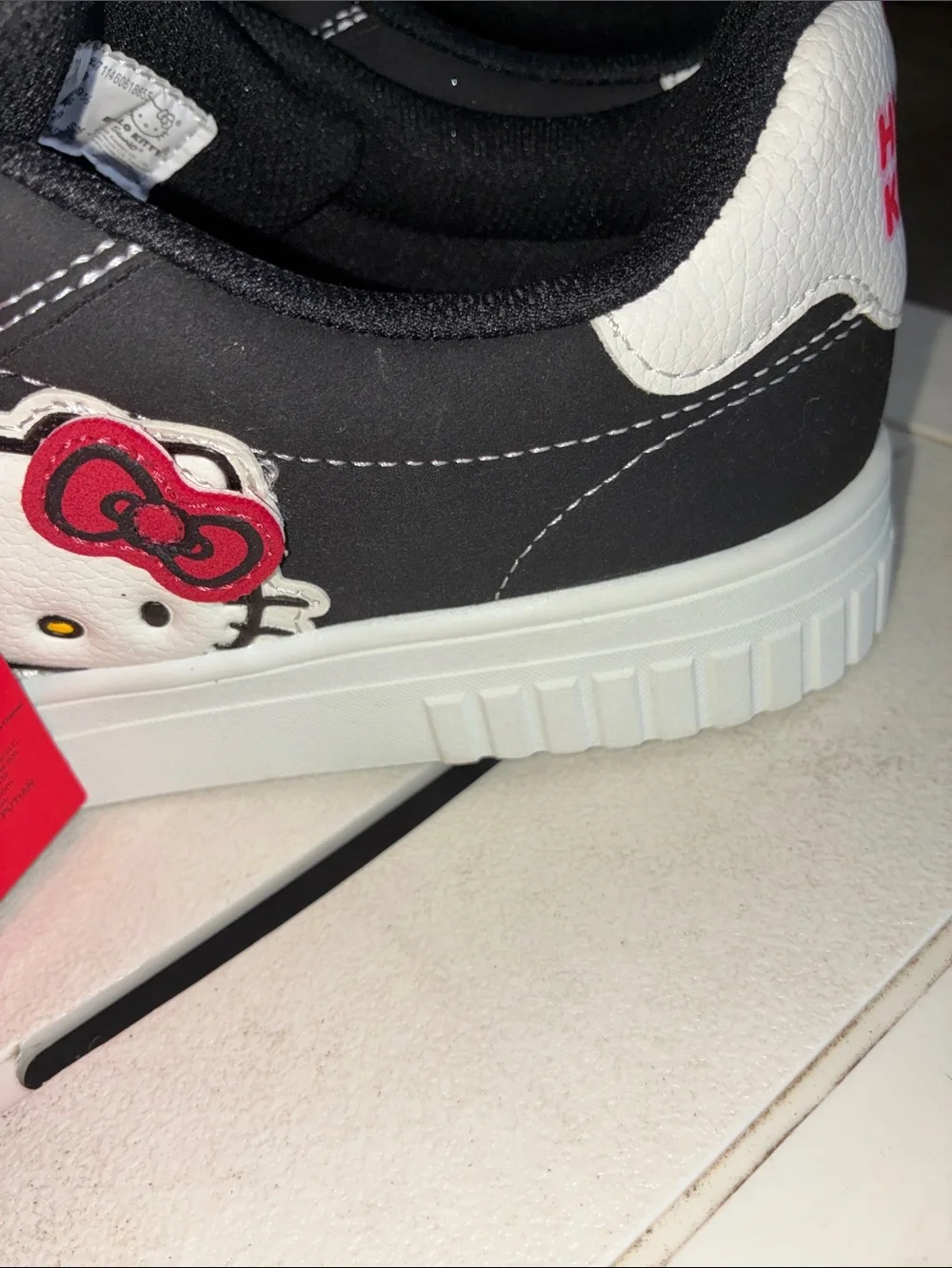Hello Kitty comfortable black